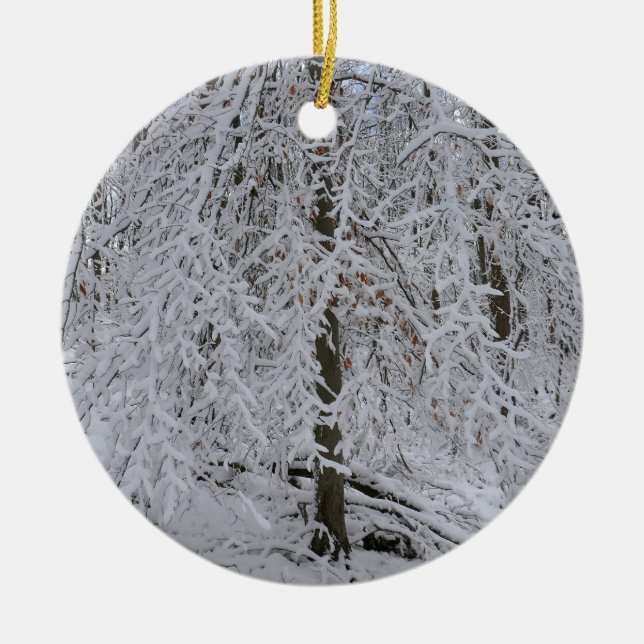 Schneebedeckte Birkenbaumkrone Keramik Ornament (Vorne)