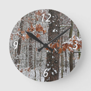 Schneebedeckte Eichenbäume Winternaturfotografie Runde Wanduhr