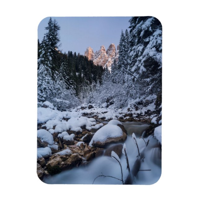 Schneebedeckte Geisler-Bergkette Magnet (Vertikal)