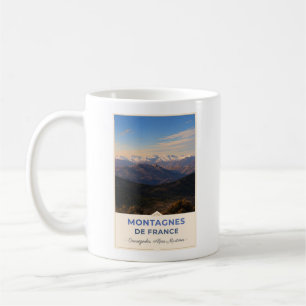 Schneebedeckte Gipfel der französischen Alpen Kaffeetasse