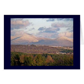Schneebedeckte grüne Berge von Vermont