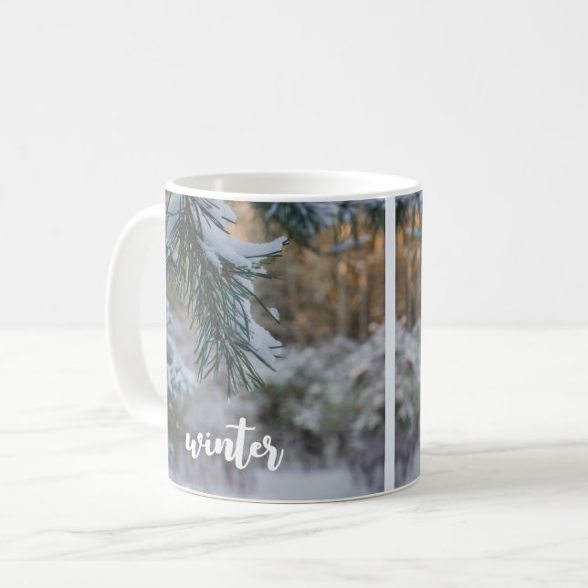 Schneebedeckte Kiefernäste Kaffeetasse (Vorderseite Links)