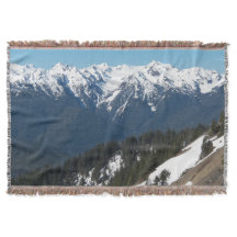 Schneebedeckte olympische Berge