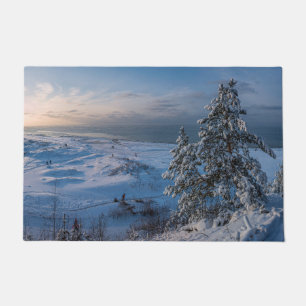 Schneebedeckte Ostseeküste Fußmatte