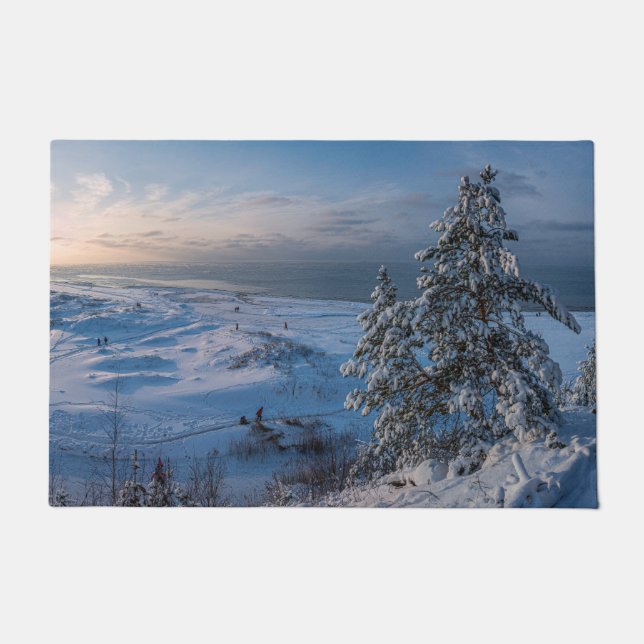 Schneebedeckte Ostseeküste Fußmatte (Vorderseite)