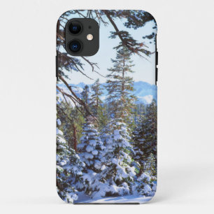 Schneebedeckte Rotholz-Bäume in der High Sierra 2 Case-Mate iPhone Hülle