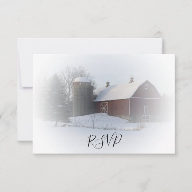 Schneebedeckte Scheune und Silo Winter Wedding UAW RSVP Karte (Vorderseite)
