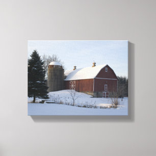 Schneebedeckte Winter-Scheune und Silo Leinwanddruck