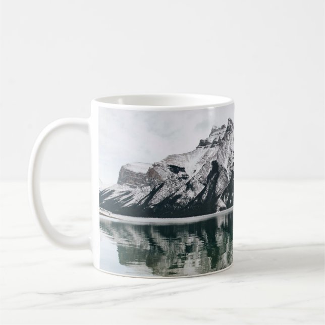 Schneebedeckter Berg Kaffeetasse (Links)