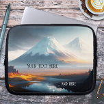 Schneebedeckter Berg Laptop-Sieb Laptopschutzhülle<br><div class="desc">Laptop-Ärmel mit einem Bild eines schneebedeckten Berges. Die Texte sind freiwillig.</div>