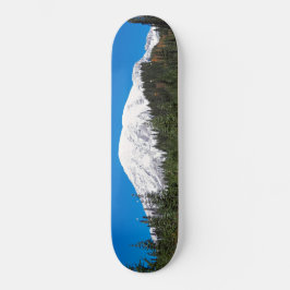 Schneebedeckter Berg Rainier Landschaft Skateboard