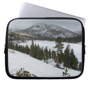 Schneebedeckter Ellery Lake Kalifornien Winterland Laptopschutzhülle