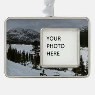 Schneebedeckter Ellery Lake Kalifornien Winterland Rahmen-Ornament Silber