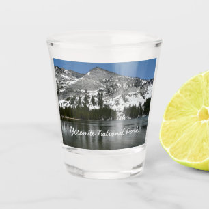 Schneebedeckter Tenaya Lake Yosemite Nationalpark  Schnapsglas