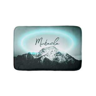 Schneeberg mysteriös blaues Neonlicht-Monogramm Badematte