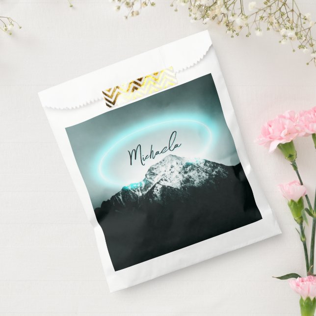 Schneeberg mysteriös blaues Neonlicht-Monogramm Geschenktütchen (Versiegelt)