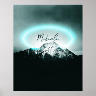 Schneeberg mysteriös blaues Neonlicht-Monogramm Poster