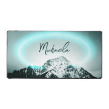 Schneeberg mysteriös blaues Neonlicht-Monogramm