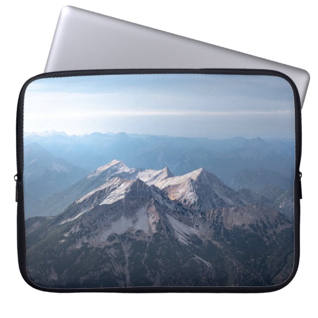 SCHNEEBERGE LAPTOPSCHUTZHÜLLE (Vorderseite)