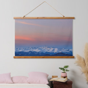 Schneeberge mit zauberhaftem Himmel Wandteppich Mit Holzrahmen