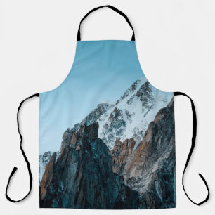SCHNEEBERGE WÄHREND DES TAGES SCHÜRZE