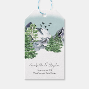 Schneebewaldete Landschaft mit Pinienwäldern Geschenkanhänger