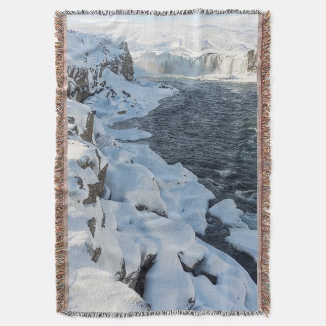 Schneedeckter Godafoss-Wasserfall Decke (Vorderseite Vertikal)
