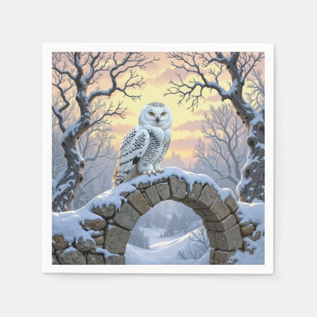Schneeeule auf einem steinernen Bogen Serviette (Vorderseite)