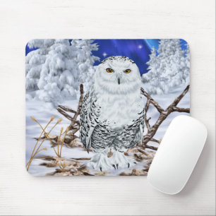 Schneeeule auf einem Winterwunderland mit Schnee s Mousepad