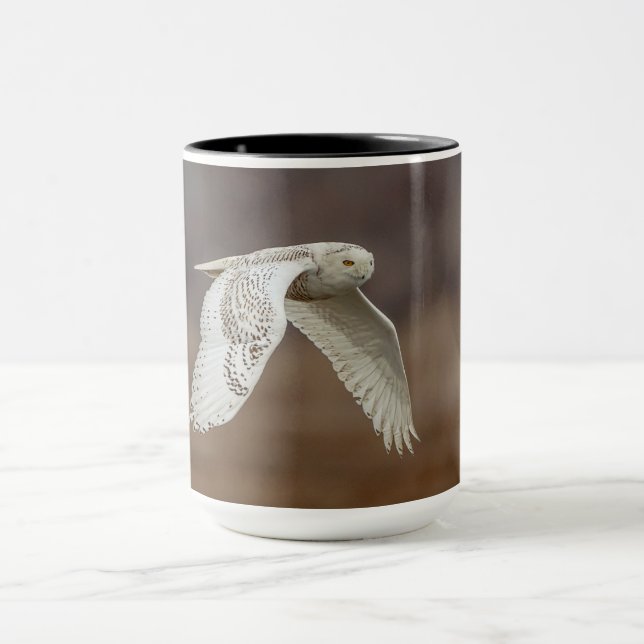 Schneeeule im Flug Tasse (Zentrum)