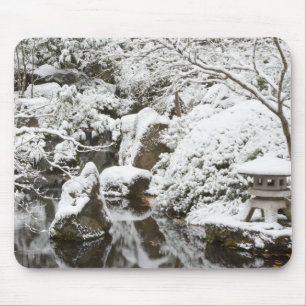Schneefall im Portland Japanese Garden, 2 Mousepad