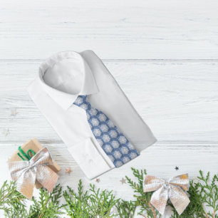 Schneeflocke auf blauer Rose Krawatte