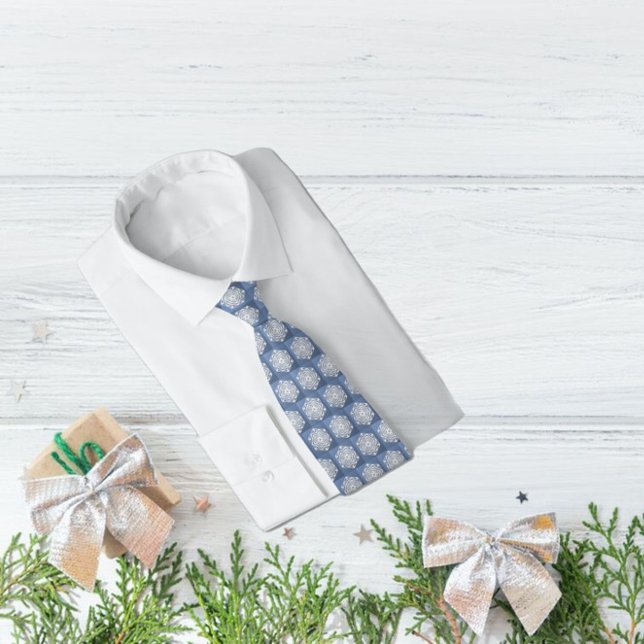 Schneeflocke auf blauer Rose Krawatte (Von Creator hochgeladen)