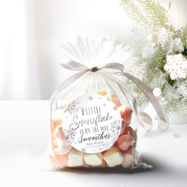 Schneeflocke ist auf dem Weg Babydusche Runder Aufkleber (Von Creator hochgeladen)