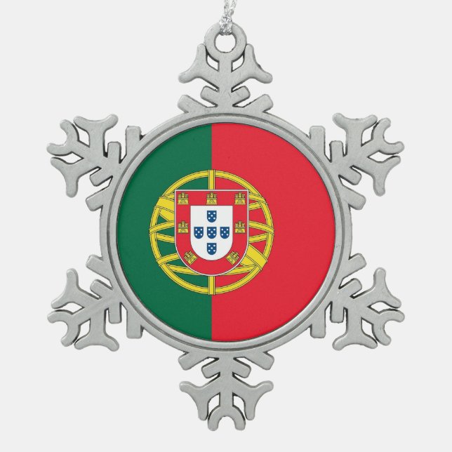 Schneeflocke mit portugiesischer Flagge Schneeflocken Zinn-Ornament (Vorderseite)