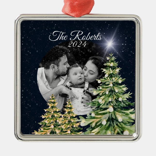 Schneeflocken & Bäume Wintergarten Elegantes Navy  Ornament Aus Metall (Vorne)