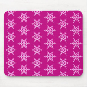 Schneeflocken, blassrosa Kristalle auf Magenta Mousepad