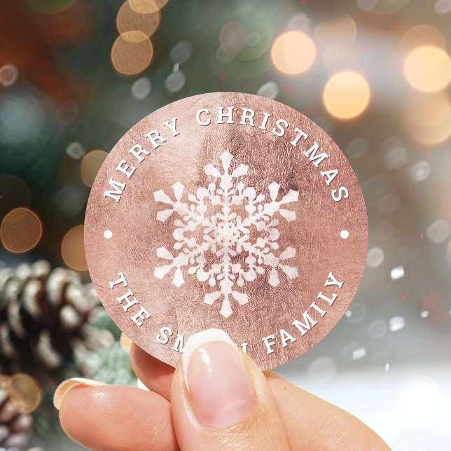 Schneeflocken-Imitate Rose Weihnachten Runder Aufkleber (Artistic snowflake faux rose gold Christmas Classic Round Sticker)