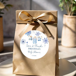 Schneeflocken in der Liebe Winterduschgefieder Runder Aufkleber