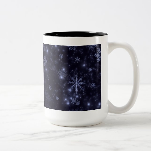 Schneeflocken mit blauem Hintergrund Zweifarbige Tasse (Rechts)