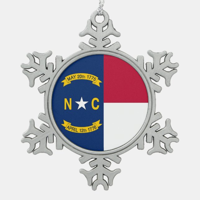 Schneeflocken mit North Carolina Flag Schneeflocken Zinn-Ornament (Vorderseite)