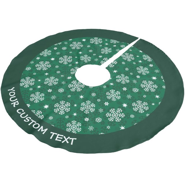 Schneeflocken Muster auf Cadmium Green Polyester Weihnachtsbaumdecke (Schrägansicht)