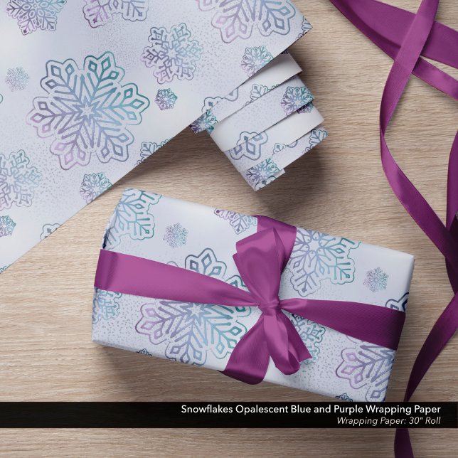 Schneeflocken Opaleszenz Blau und Lila Geschenkpapier (Wrapping Paper with Opalescent Blue and Purple Snowflakes)