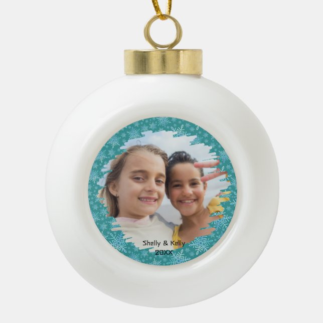 Schneeflocken } Personalisiertes Foto Keramik Kugel-Ornament (Vorderseite)