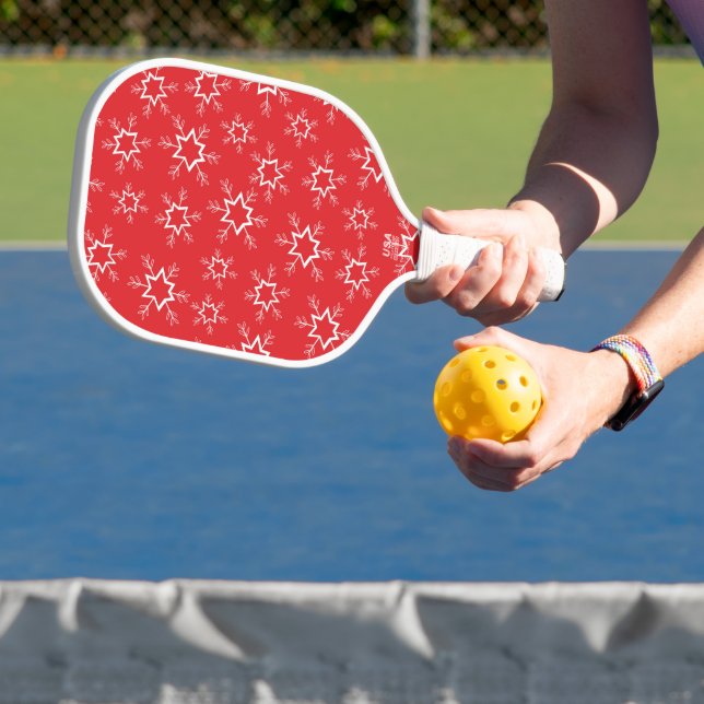 Schneeflocken, rote und weiße Schneeflocken, Schne Pickleball Schläger (InSitu)