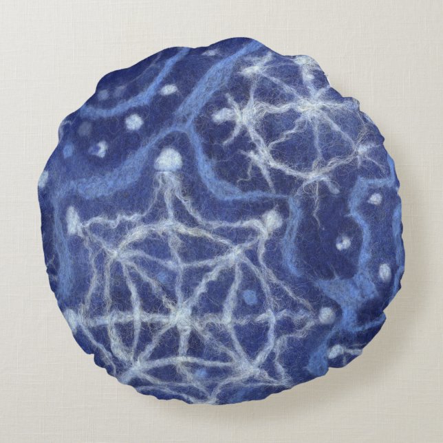 Schneeflocken Schneeflocken Schneeflocken Gefieber Rundes Kissen (Rückseite)