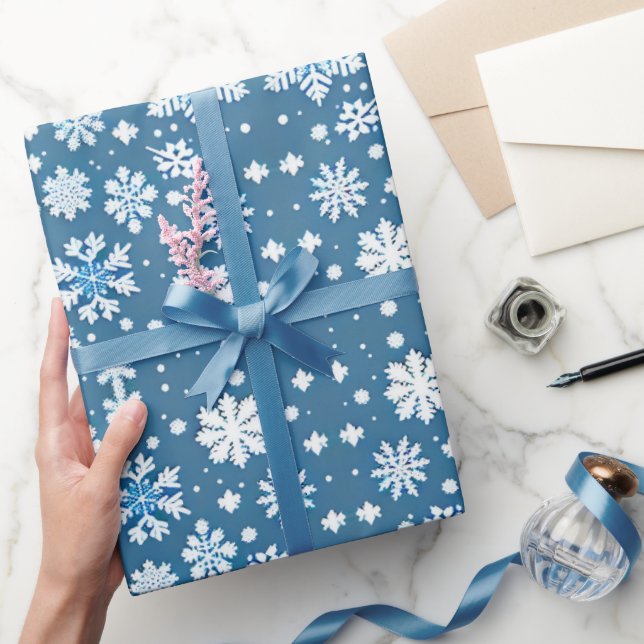 Schneeflocken Wiederholung Muster weiß blau Geschenkpapier (Schenken)