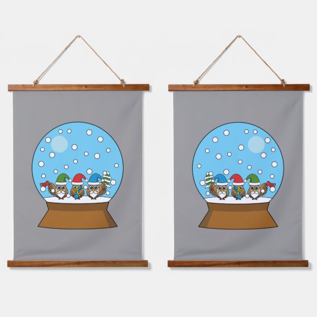 Schneeglobe mit drei Gnome-Würfeln Wandteppich Mit Holzrahmen (Doppelt)