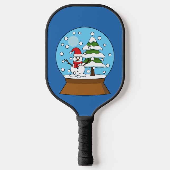 Schneeglobe mit Schneemann und Pine Tree Pickleball Schläger (Vorderseite)