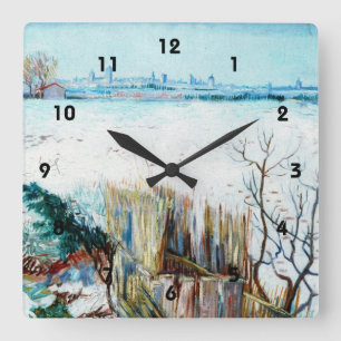 Schneelandschaft mit Arles im Hintergrund Quadratische Wanduhr